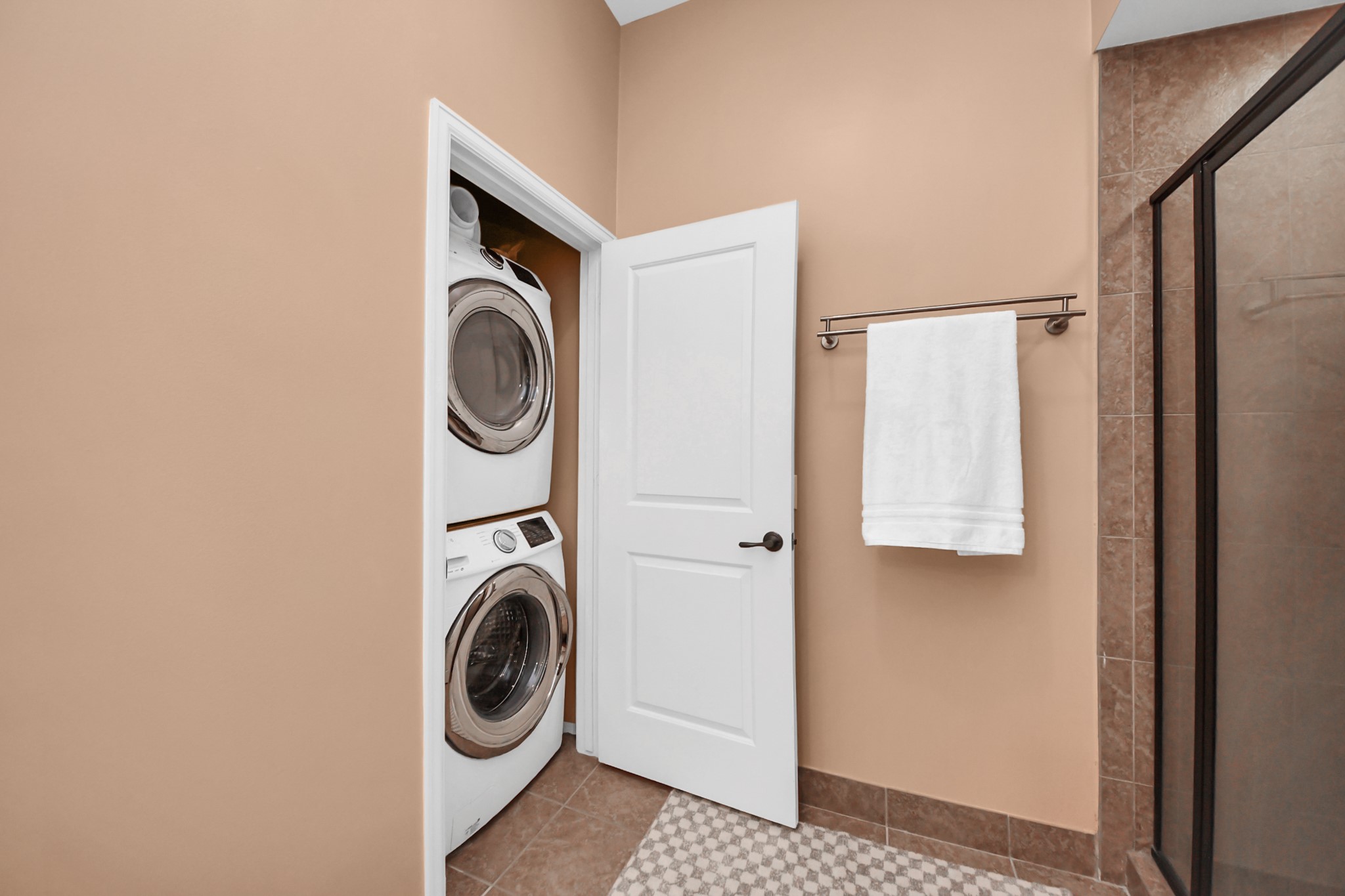 2203 Dorrington Street, Unit 400 Houston, TX 77030 - Photo 35 of 43 a utility room with dryer and washer