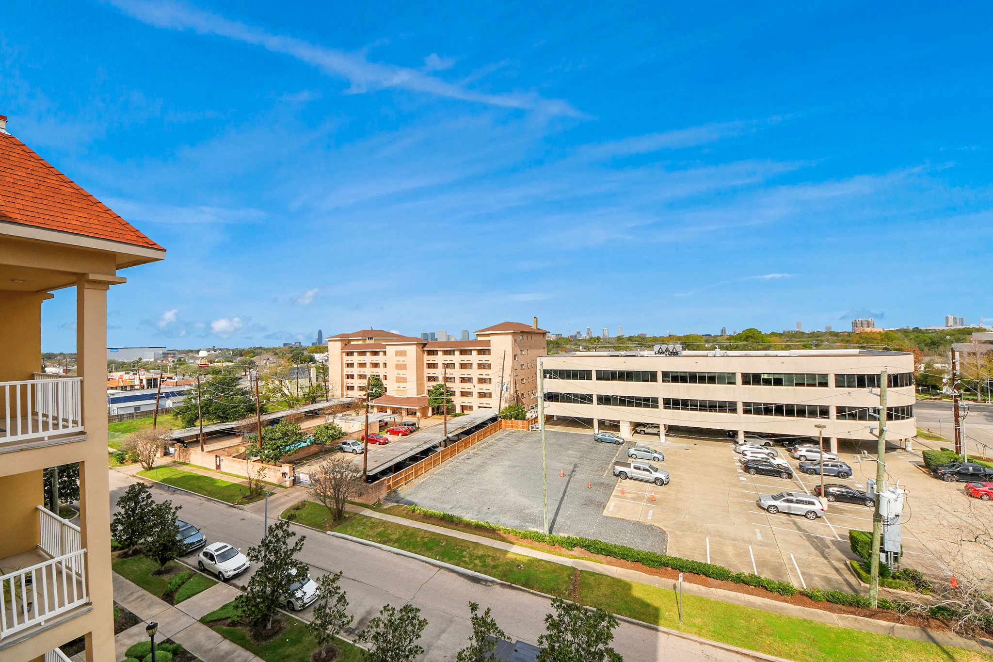 2203 Dorrington Street, Unit 400 Houston, TX 77030 - Photo 39 of 43 a view of a balcony with an ocean