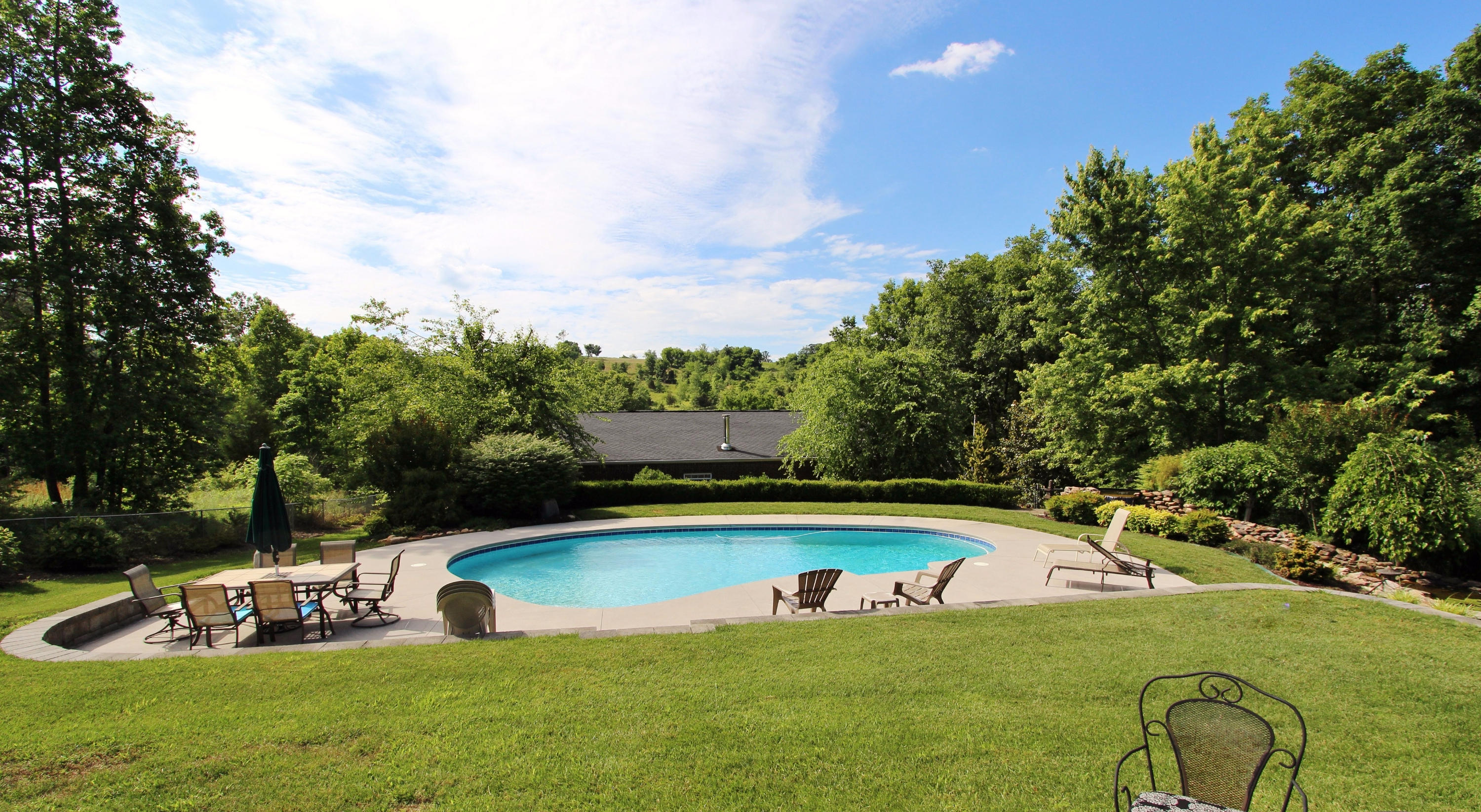 3853 Hubbard Road Loudon, TN 37774 - Photo 3 of 40 Private Pool!