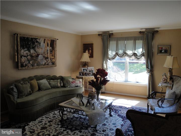 635 Foxfields Road Bryn Mawr, PA 19010 - Photo 3 of 23 Living Room