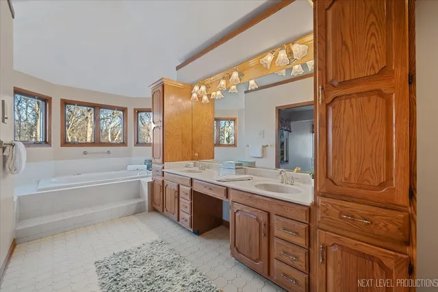 $635,000 | 1599 Far Hills Drive, Bartlett, IL 60103