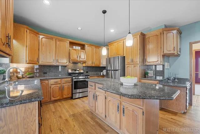 $635,000 | 1599 Far Hills Drive, Bartlett, IL 60103