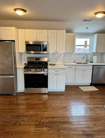 $2,600 | 148-12 12th Avenue, Unit 3 | Whitestone