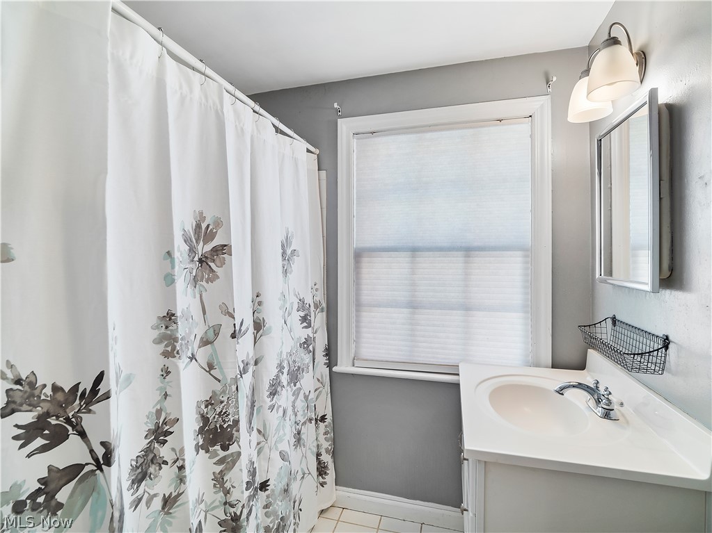 4186 Bushnell Road University Heights, OH 44118 - Photo 19 of 28