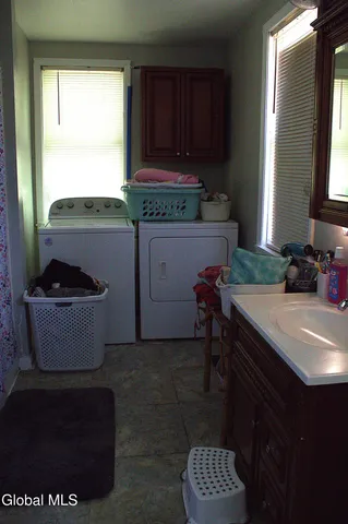 $130,000 | 364 Steele Ave Extension, Gloversville, NY 12078