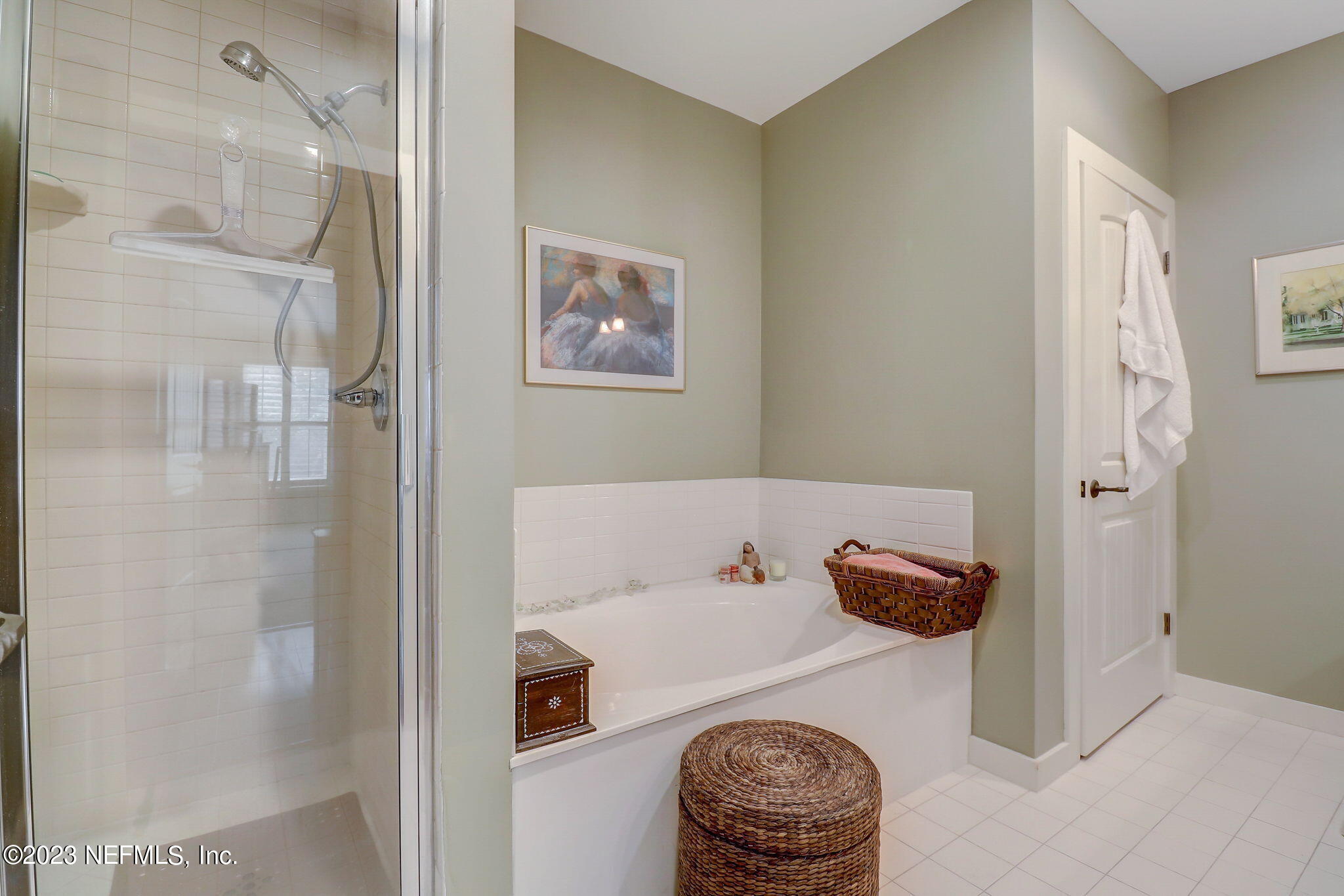 965 Registry Boulevard, Unit 307 St. Augustine, FL 32092 - Photo 10 of 31 a bathroom with a tub and a sink