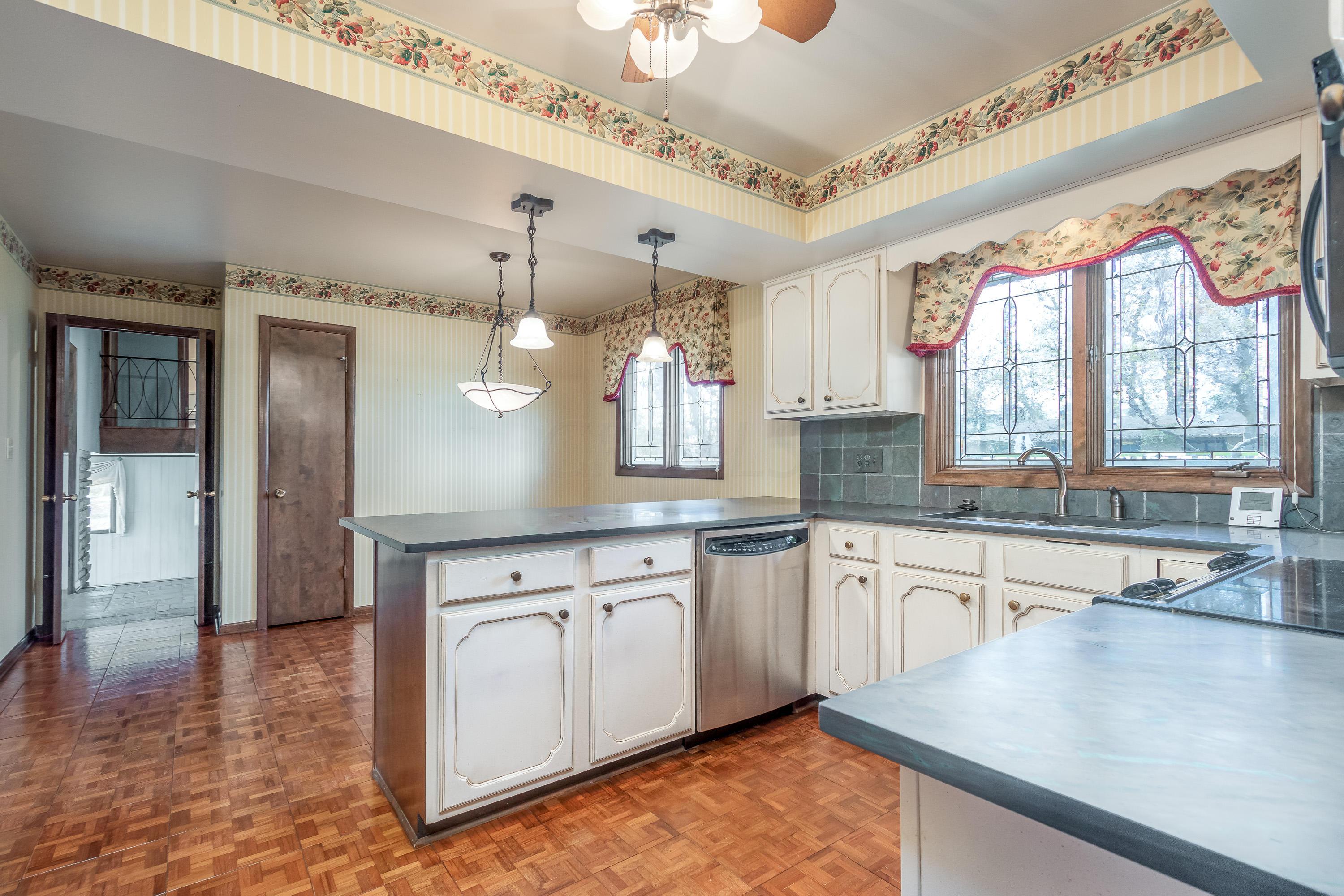 4436 Castleton Road West Columbus, OH 43220 - Photo 11 of 27 Gallery Image 11