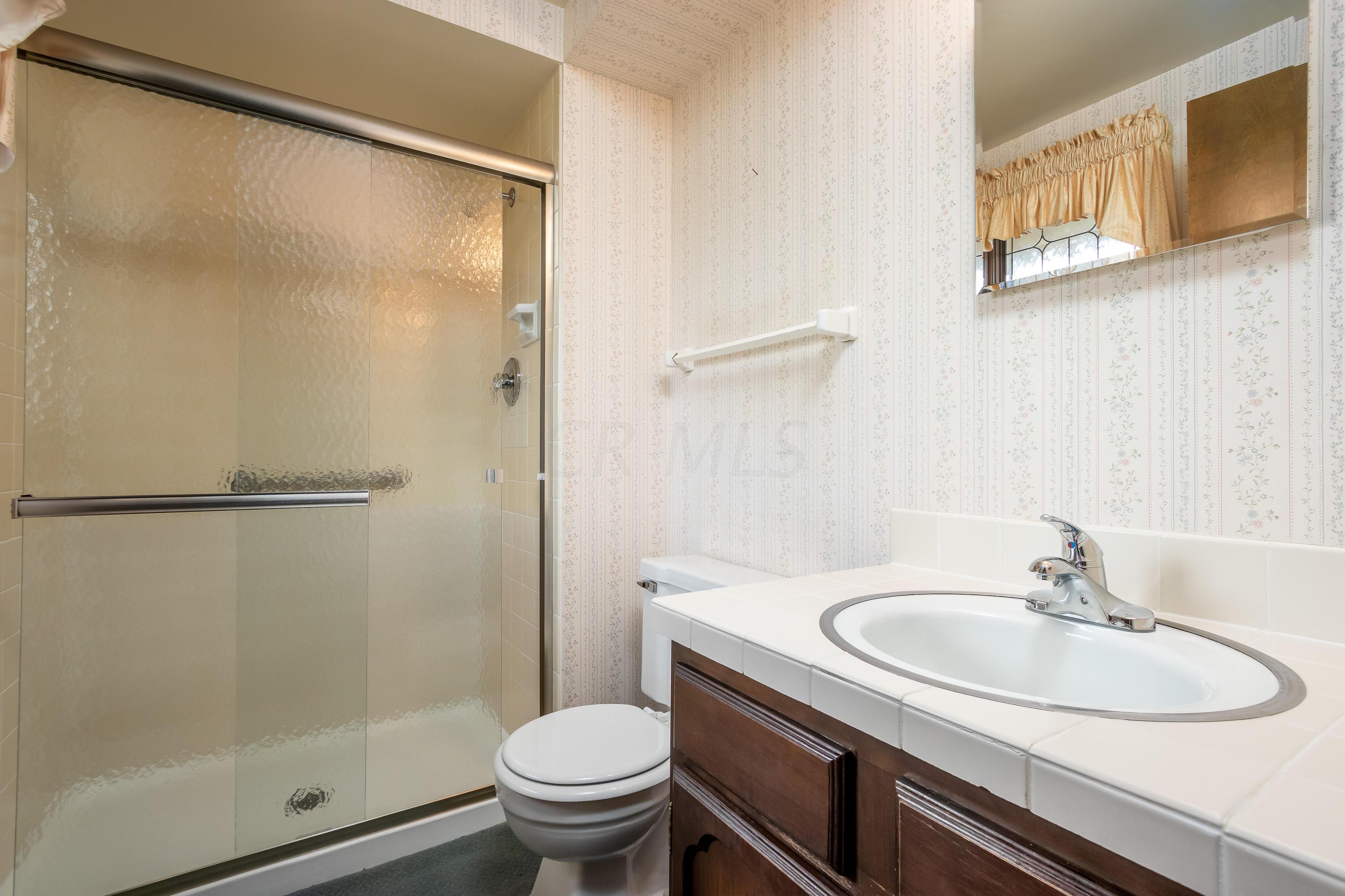 4436 Castleton Road West Columbus, OH 43220 - Photo 14 of 27 Gallery Image 14