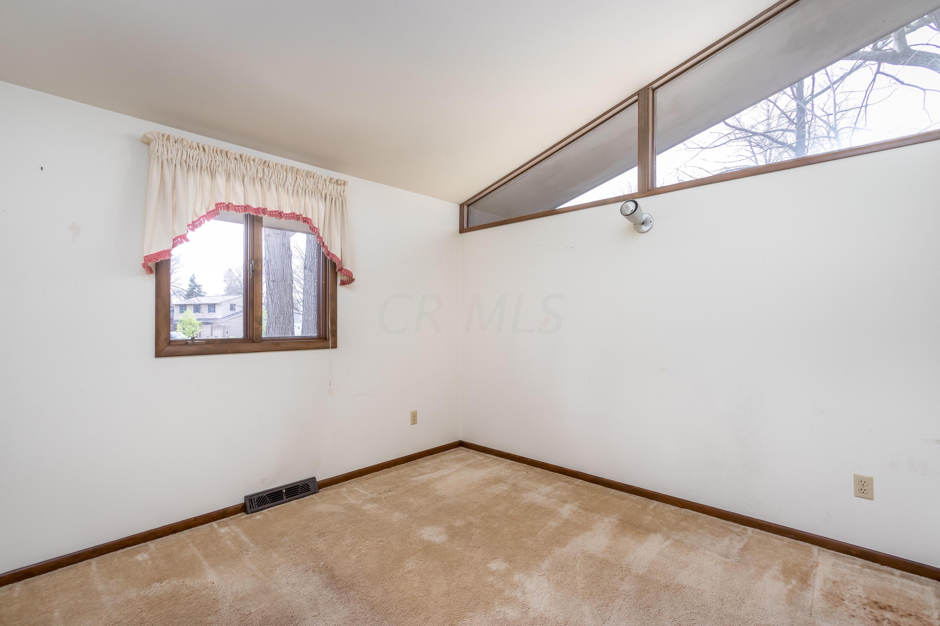 4436 Castleton Road West Columbus, OH 43220 - Photo 15 of 27 Gallery Image 15