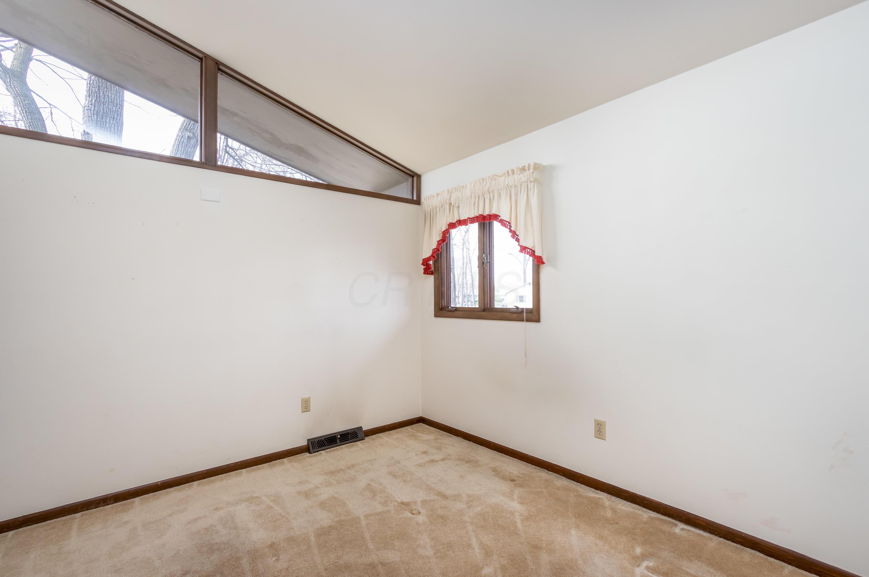 4436 Castleton Road West Columbus, OH 43220 - Photo 17 of 27 Gallery Image 17
