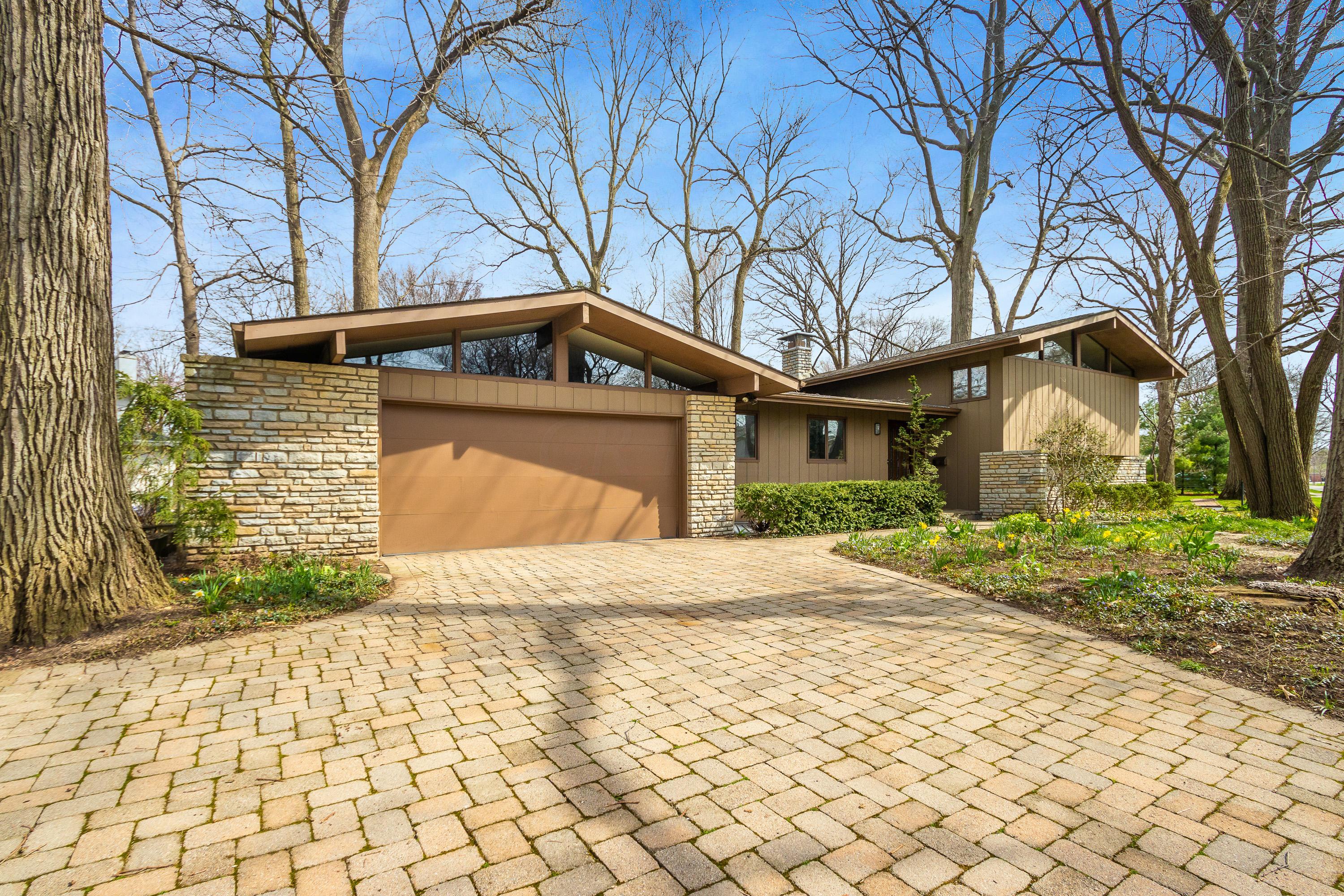 4436 Castleton Road West Columbus, OH 43220 - Photo 2 of 27 Gallery Image 2