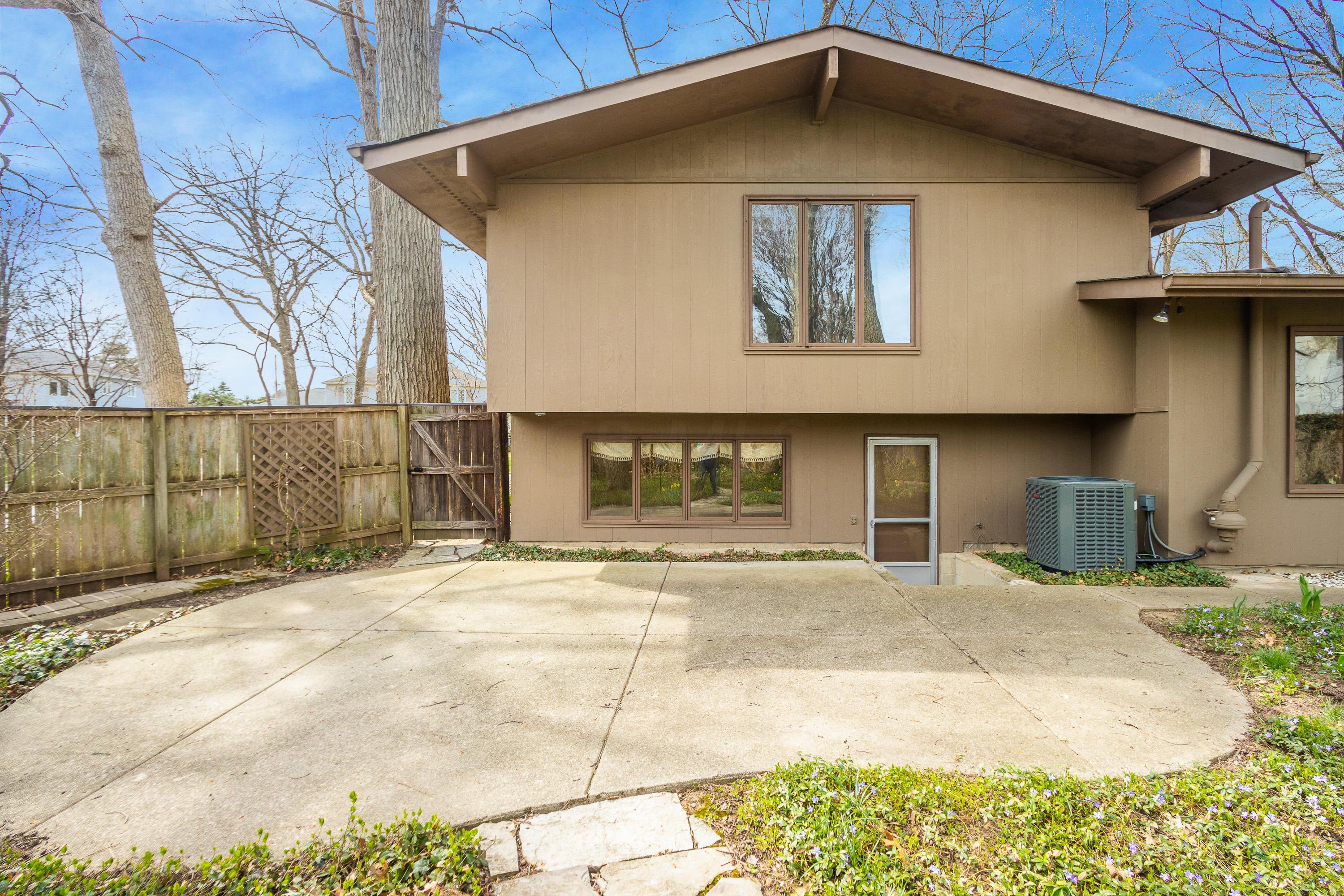 4436 Castleton Road West Columbus, OH 43220 - Photo 24 of 27 Gallery Image 24