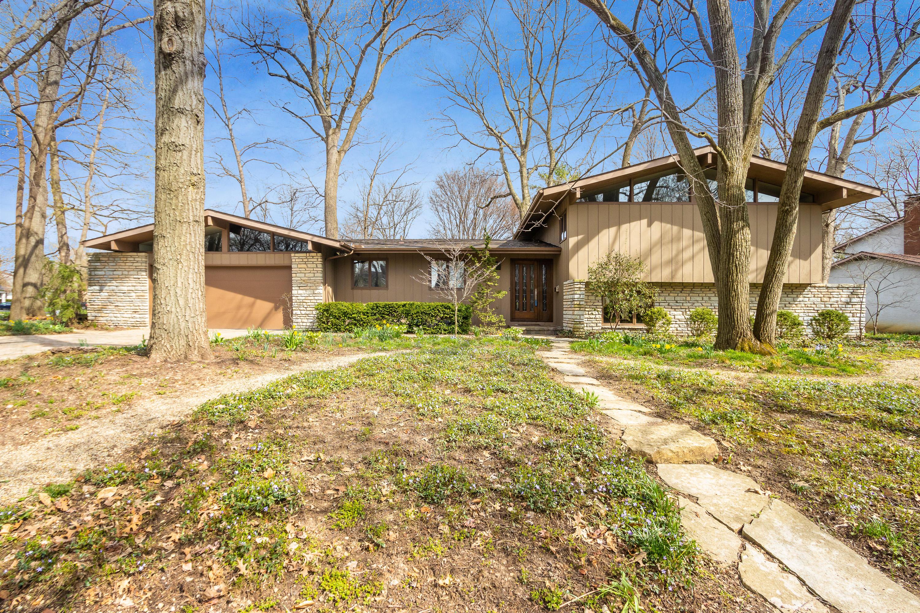 4436 Castleton Road West Columbus, OH 43220 - Photo 3 of 27 Gallery Image 3