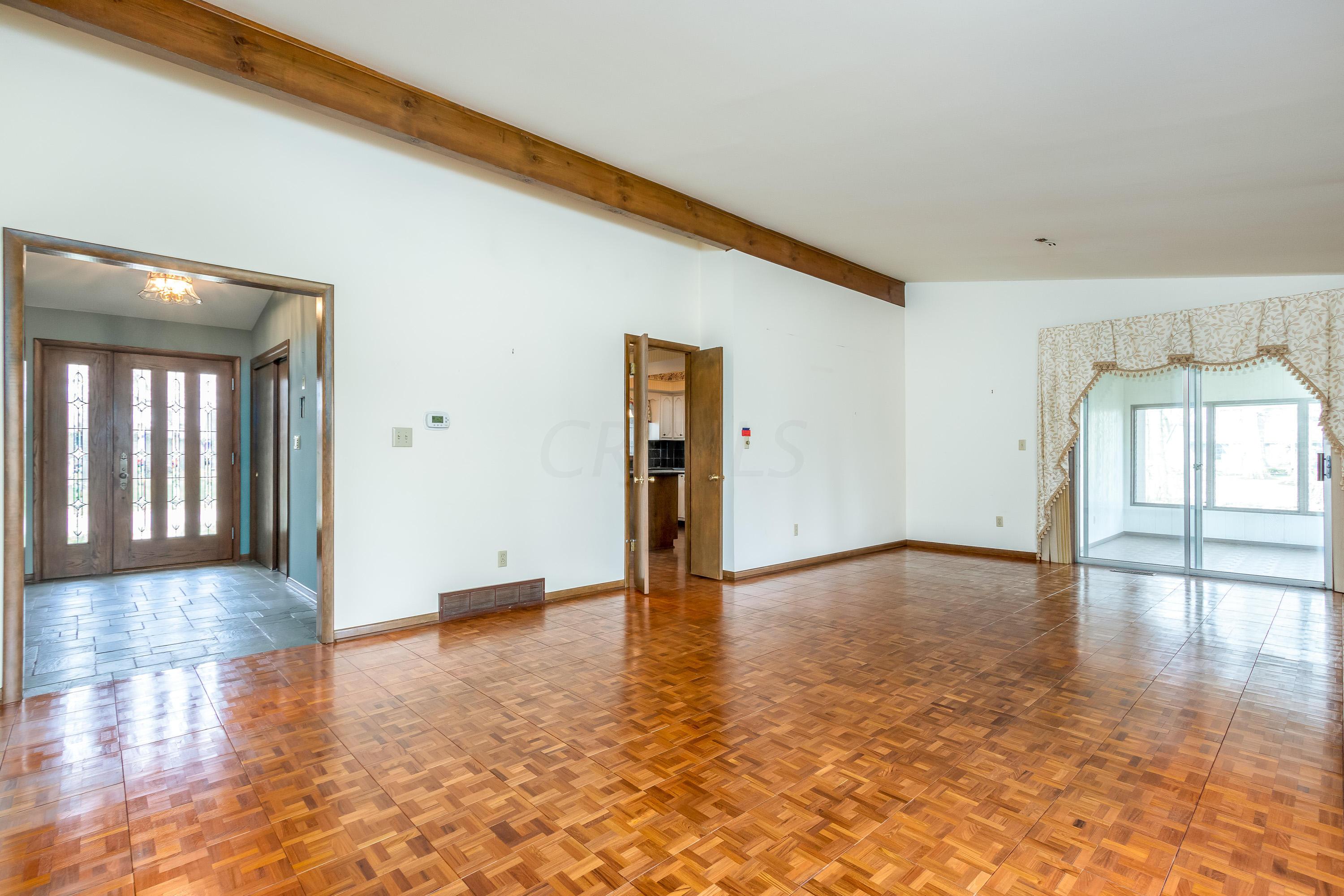 4436 Castleton Road West Columbus, OH 43220 - Photo 6 of 27 Gallery Image 6