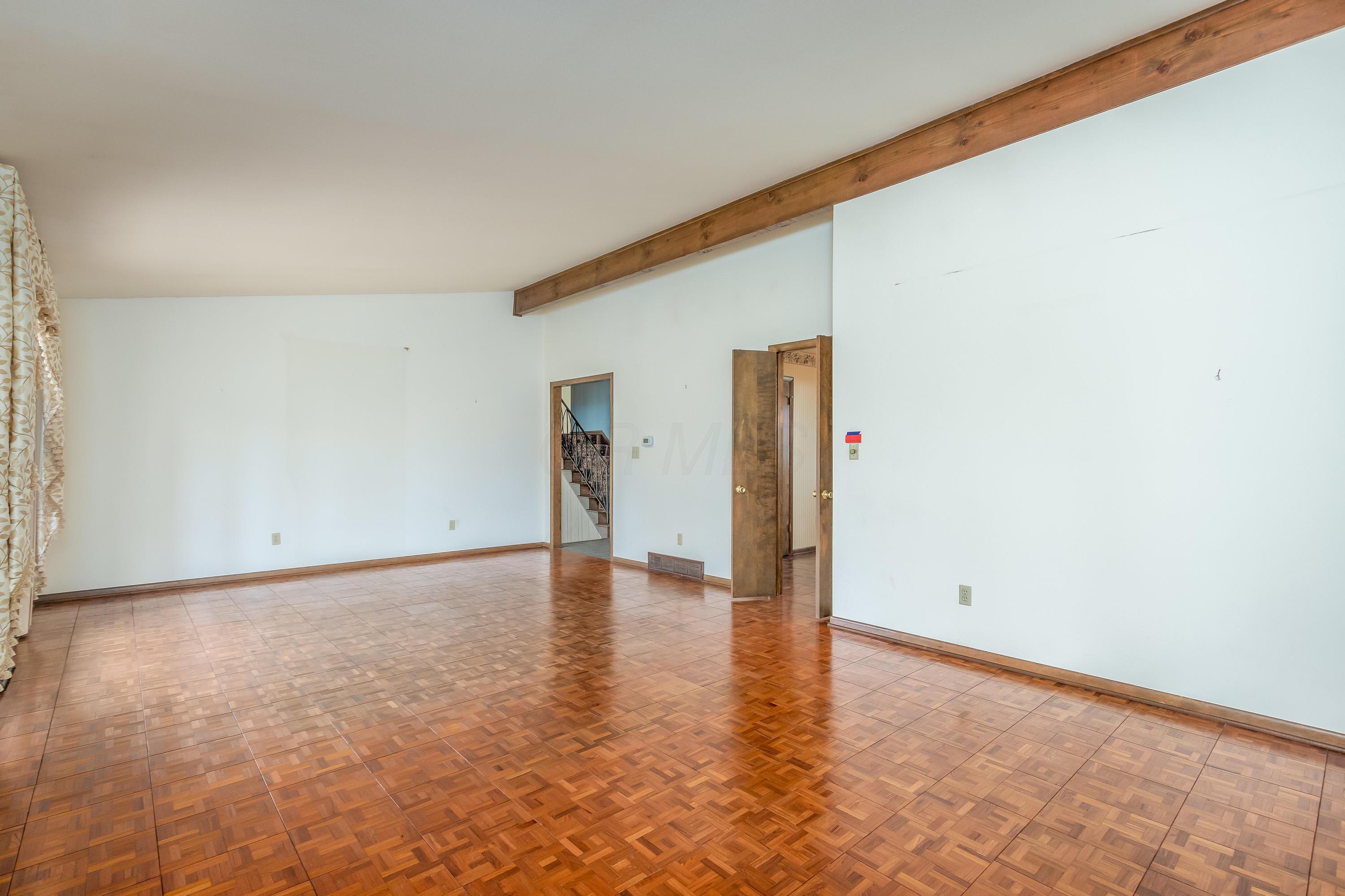 4436 Castleton Road West Columbus, OH 43220 - Photo 7 of 27 Gallery Image 7