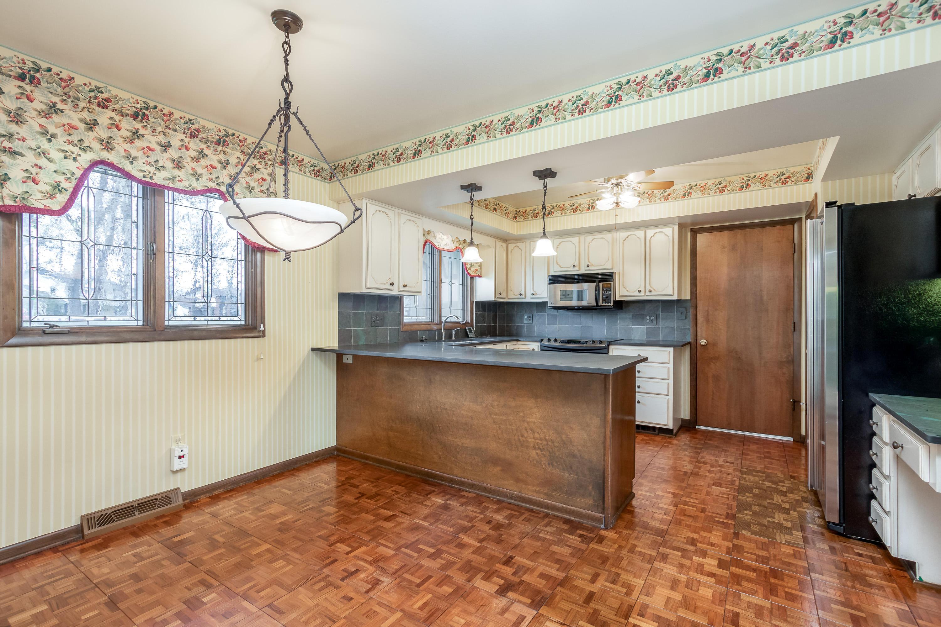 4436 Castleton Road West Columbus, OH 43220 - Photo 8 of 27 Gallery Image 8