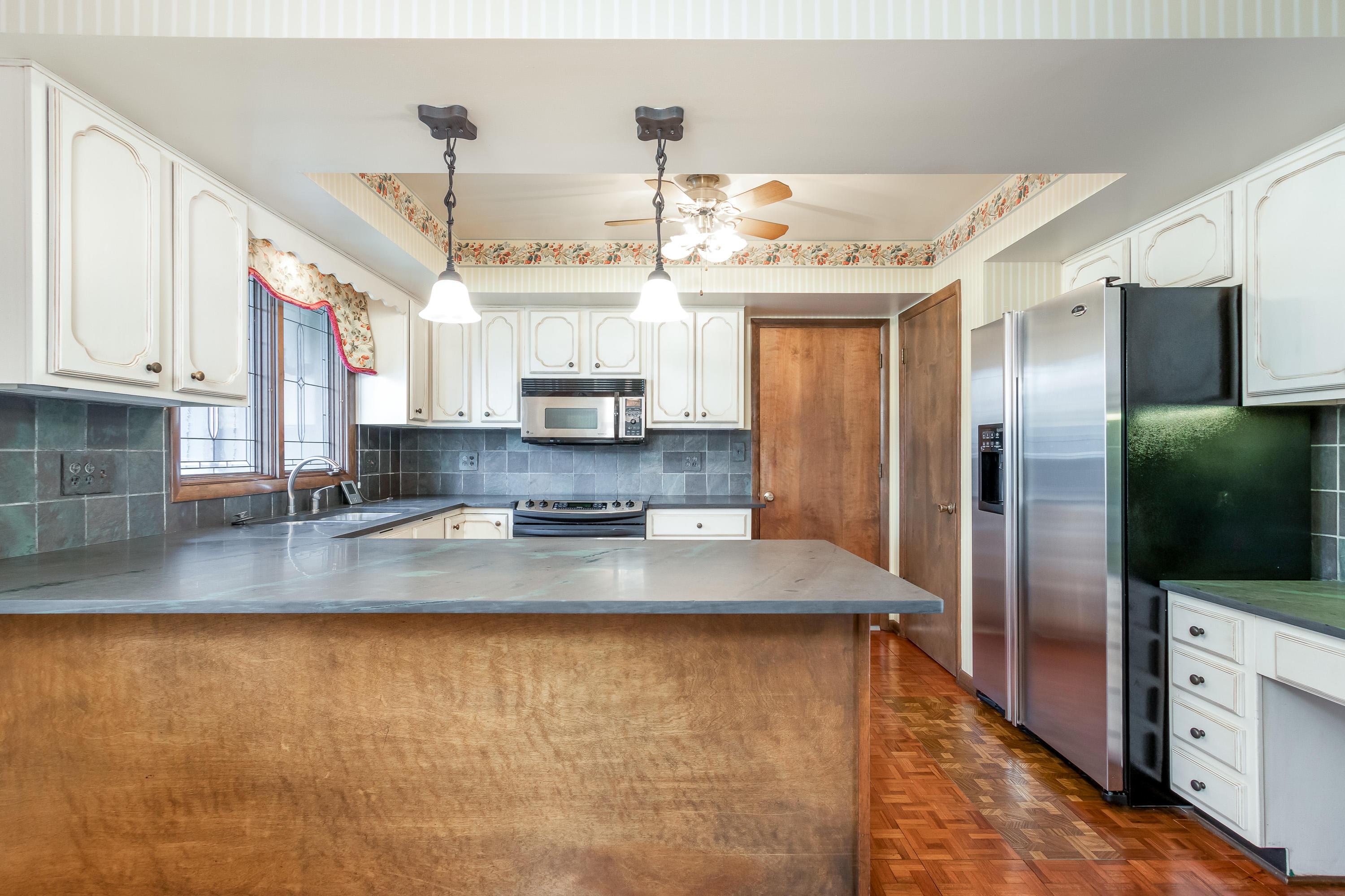 4436 Castleton Road West Columbus, OH 43220 - Photo 9 of 27 Gallery Image 9