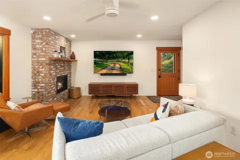 $1,585,000 | 14625 Southeast 14th Street, Bellevue, WA 98007