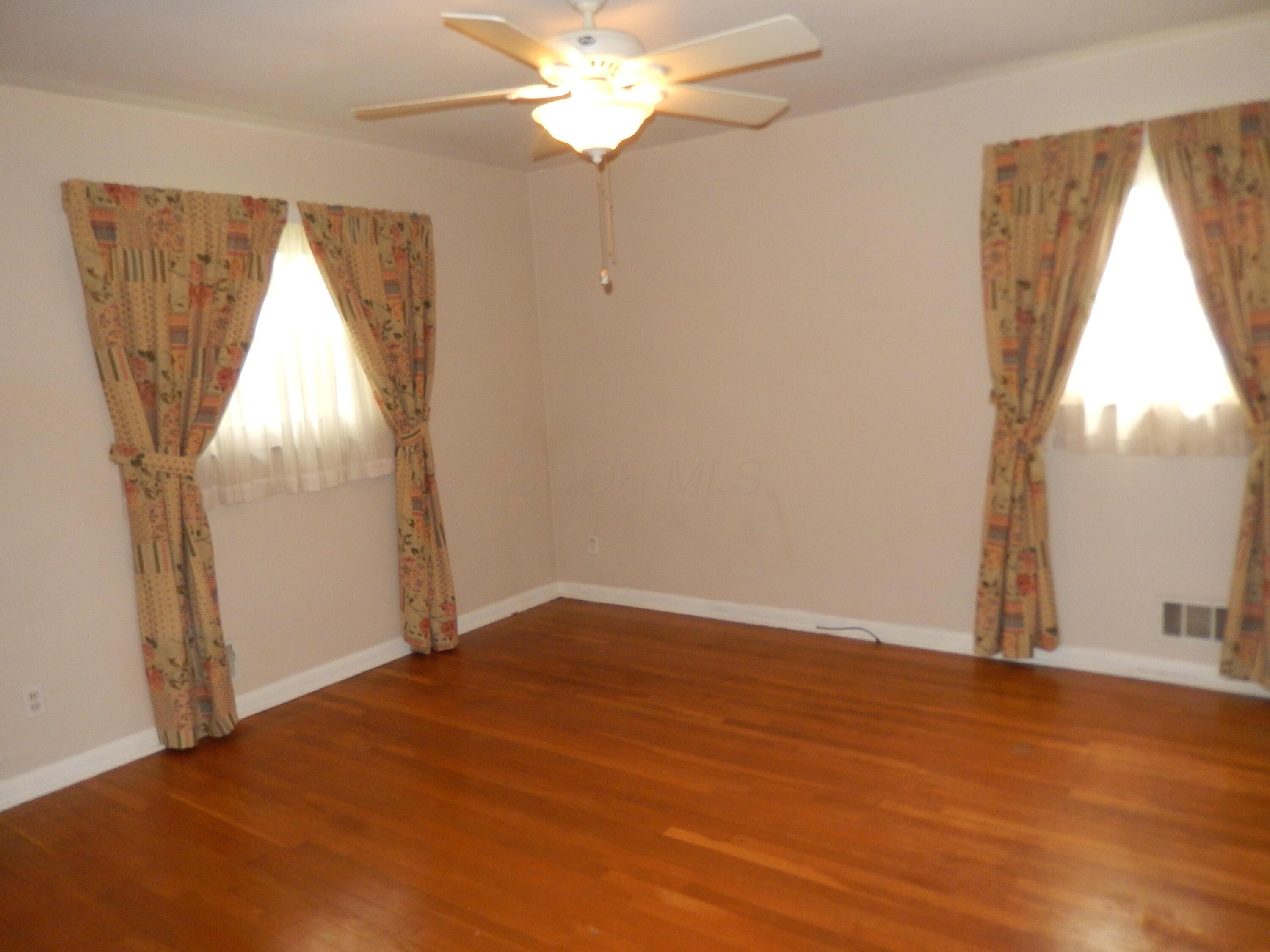 5595 Karl Road Columbus, OH 43229 - Photo 27 of 38 Primary bedroom