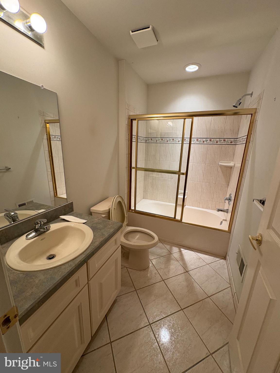 950 Nathaniel Trail Warminster, PA 18974 - Photo 38 of 66 Bright and spacious 4th Bathroom retreat.