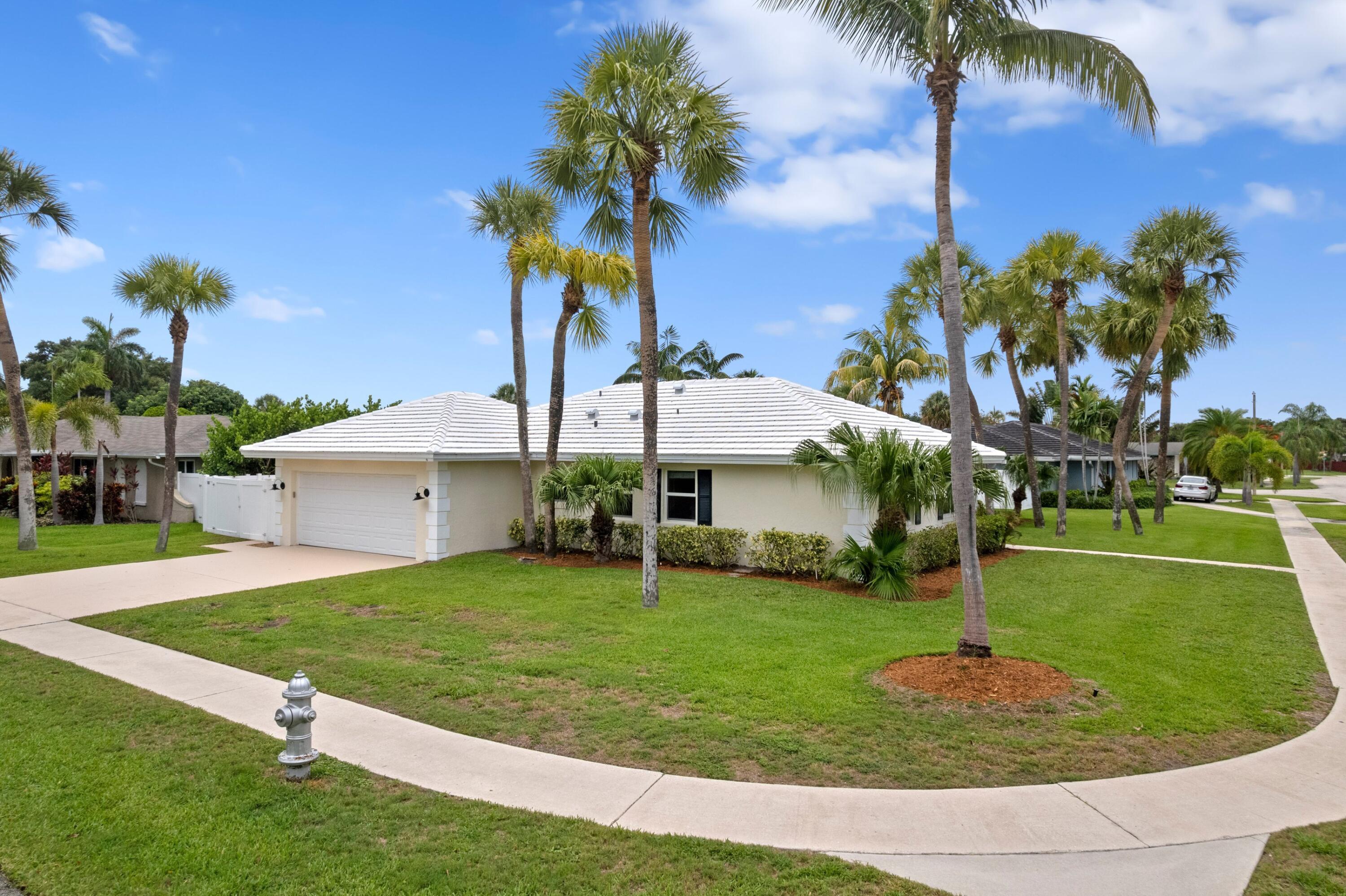 1375 Southwest 14th Avenue Boca Raton, FL 33486 - Photo 36 of 52 Corner Exterior