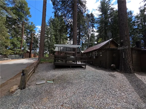 $225,000 | 2606 Whispering Pines Drive, Running Springs, CA 92382