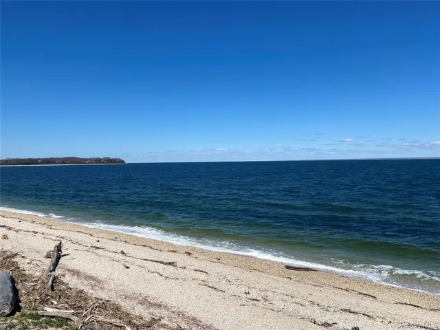 $1,100,000 | 65 Greenway West, Orient, NY 11957