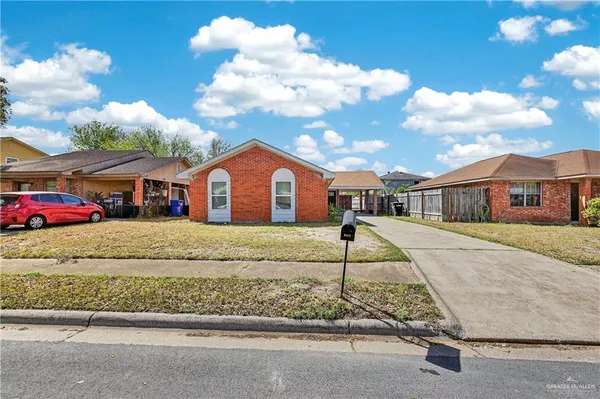 $1,425 | 2113 Gull Avenue, McAllen, TX 78504