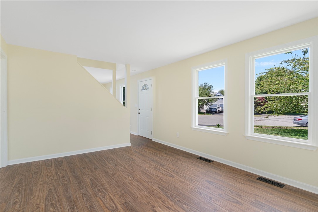 208 West View Road Middletown, RI 02842 - Photo 11 of 47