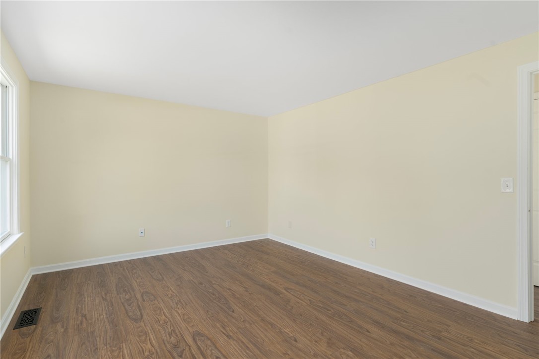 208 West View Road Middletown, RI 02842 - Photo 14 of 47