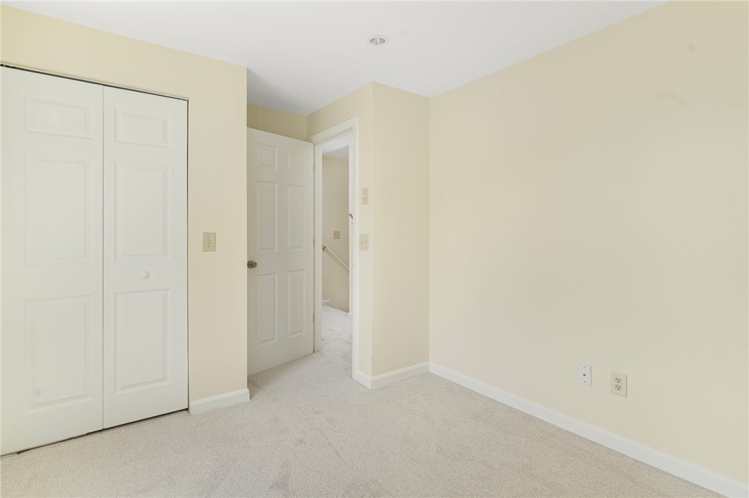 208 West View Road Middletown, RI 02842 - Photo 17 of 47