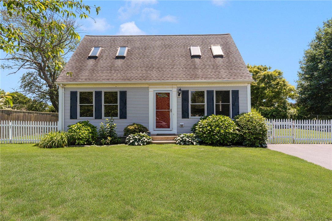 208 West View Road Middletown, RI 02842 - Photo 2 of 47