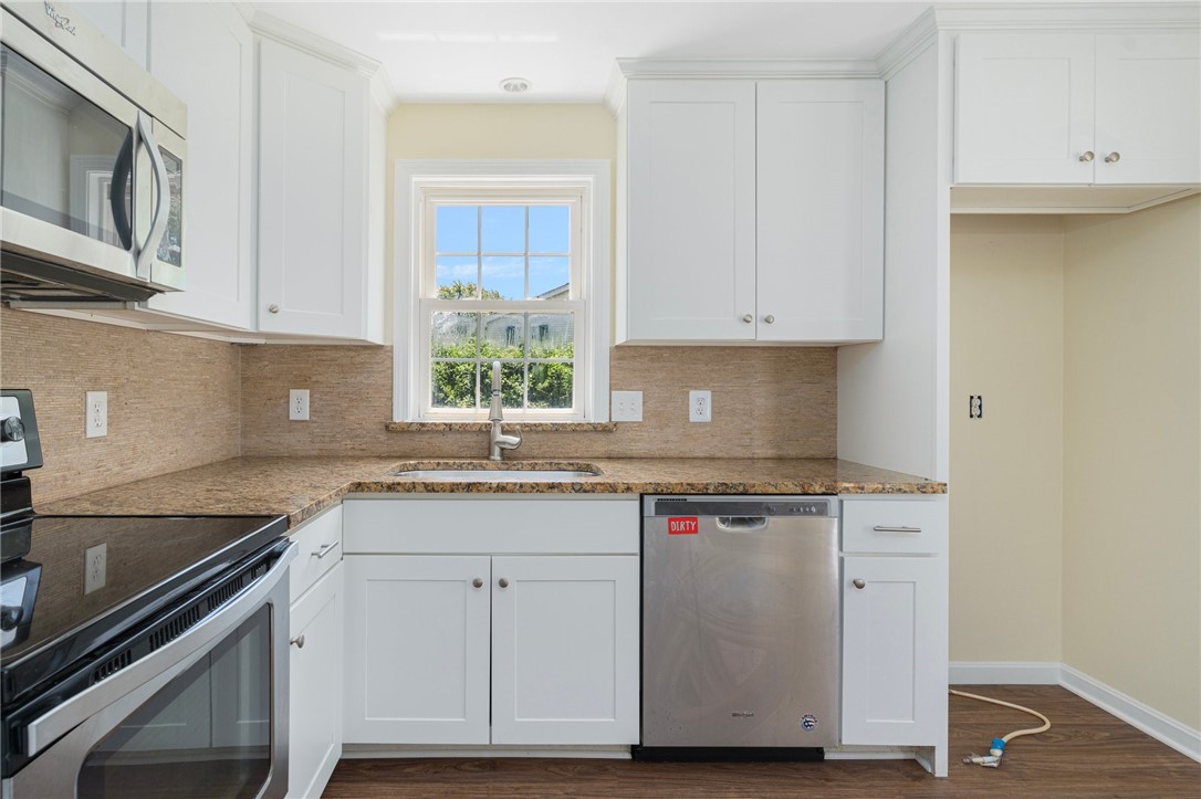 208 West View Road Middletown, RI 02842 - Photo 21 of 47