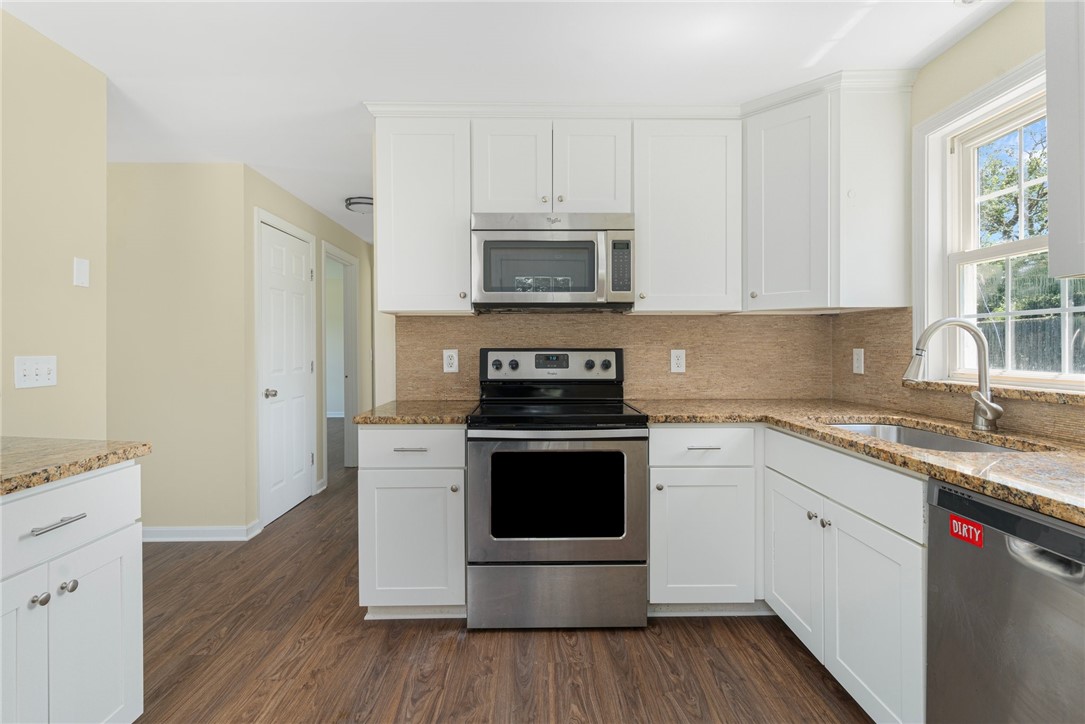 208 West View Road Middletown, RI 02842 - Photo 23 of 47