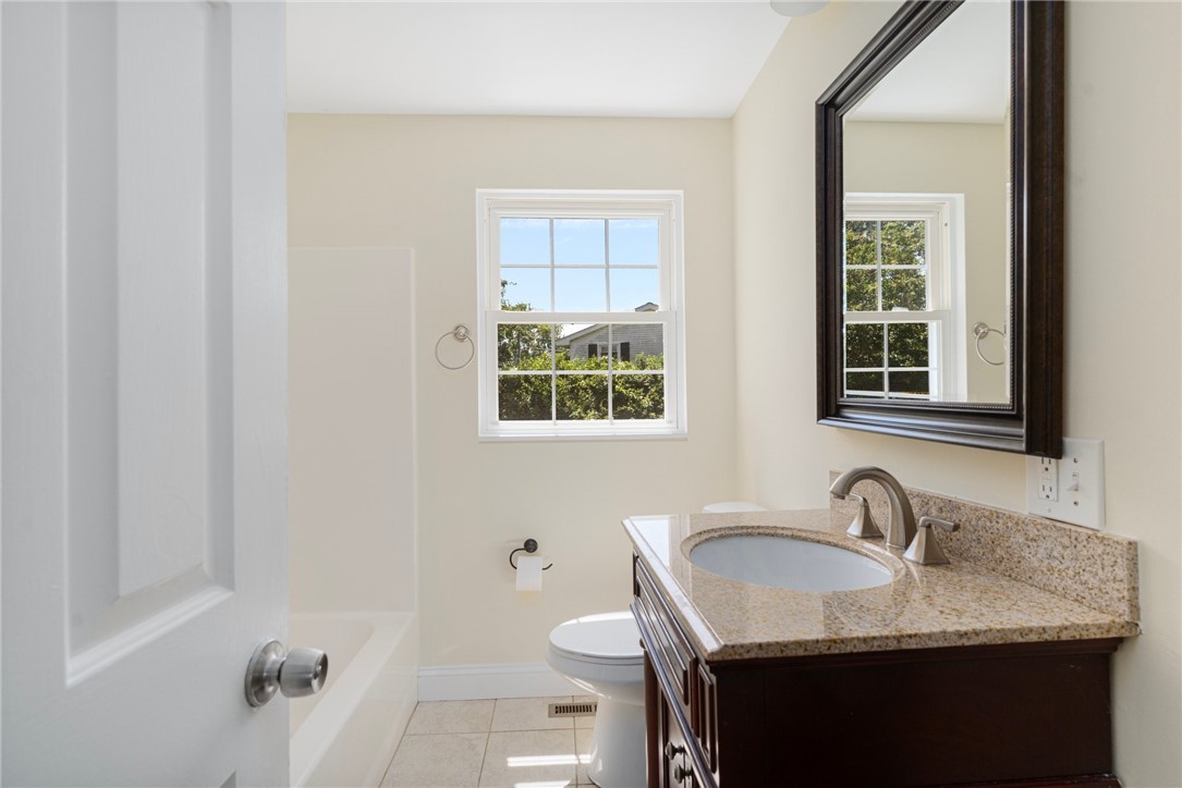 208 West View Road Middletown, RI 02842 - Photo 31 of 47
