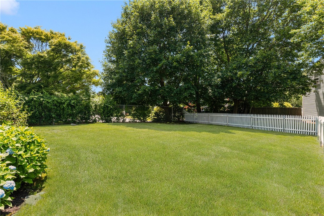 208 West View Road Middletown, RI 02842 - Photo 36 of 47