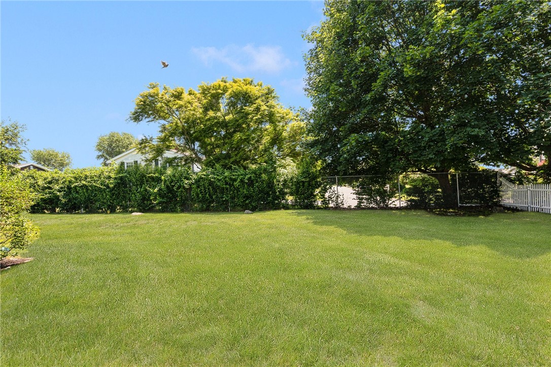 208 West View Road Middletown, RI 02842 - Photo 38 of 47