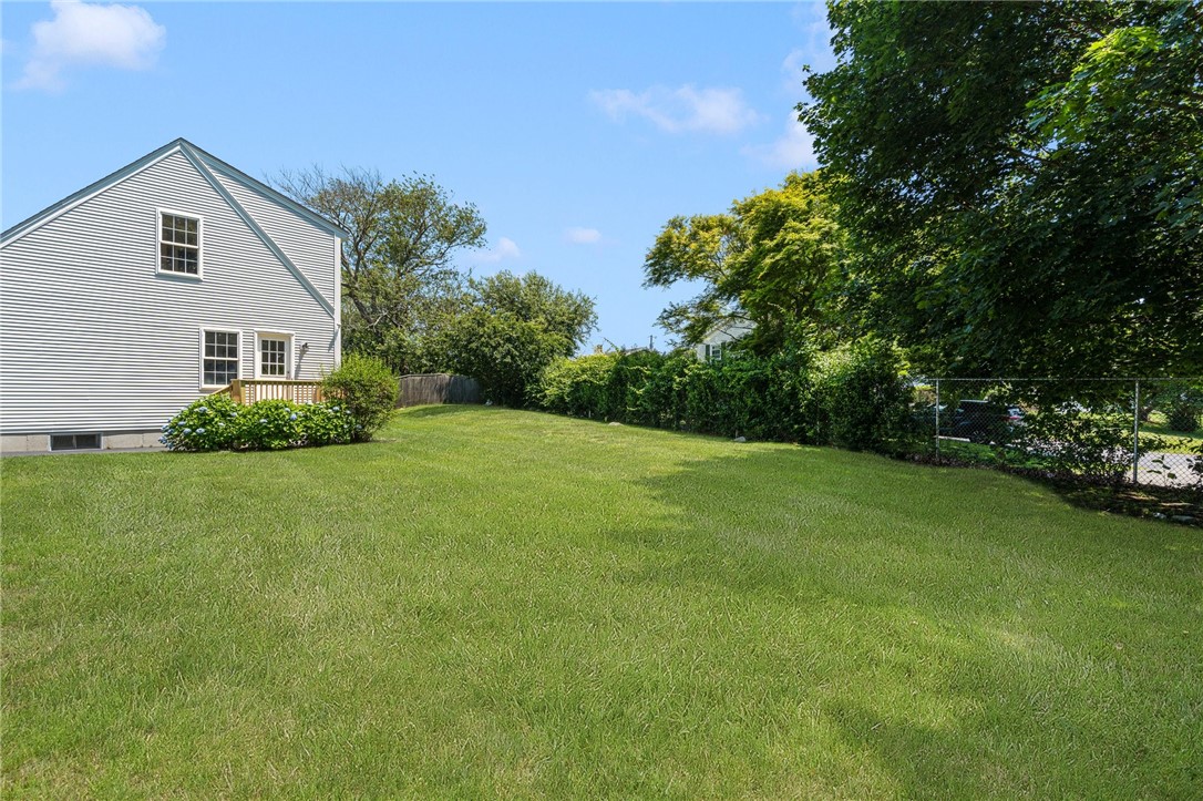 208 West View Road Middletown, RI 02842 - Photo 39 of 47