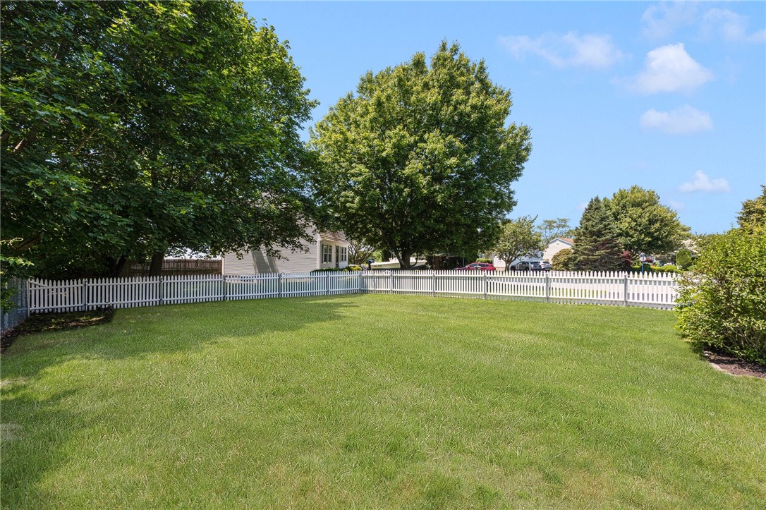 208 West View Road Middletown, RI 02842 - Photo 43 of 47