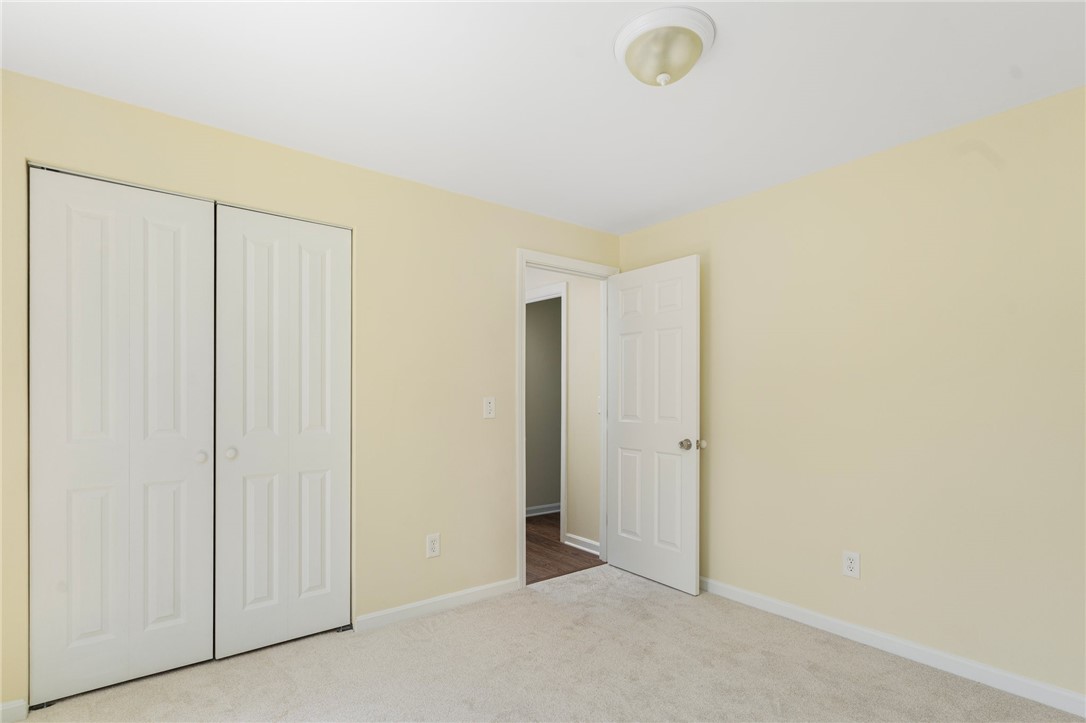 208 West View Road Middletown, RI 02842 - Photo 8 of 47