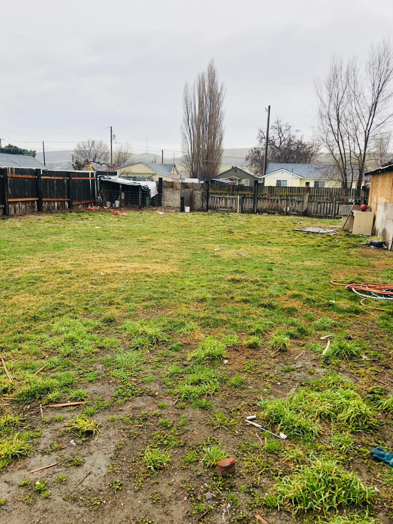 690 Outlook Road Outlook, WA 98938 - Photo 11 of 11 a view of a lake with houses