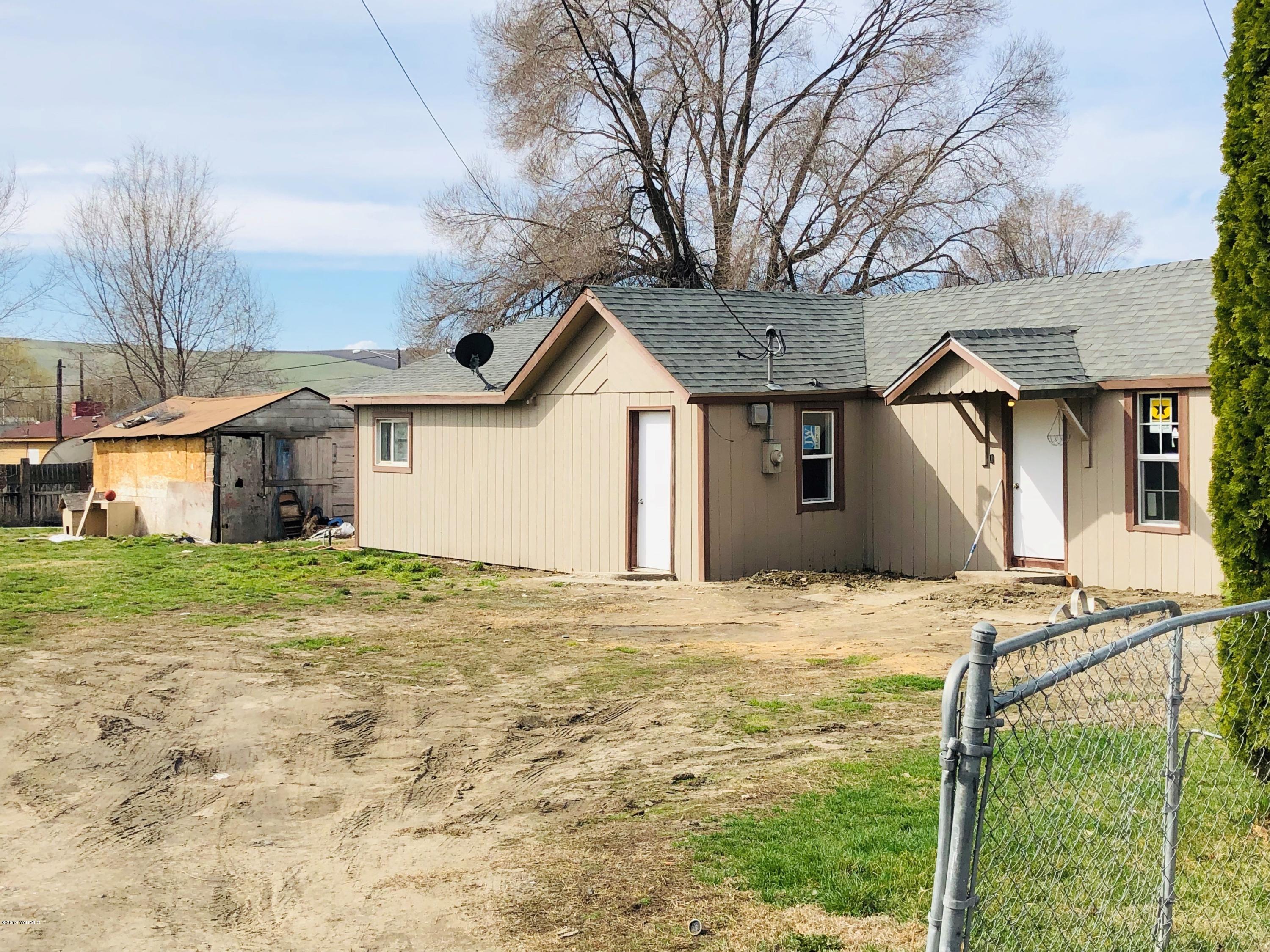 690 Outlook Road Outlook, WA 98938 - Photo 3 of 11 a front view of a house with a yard and garage