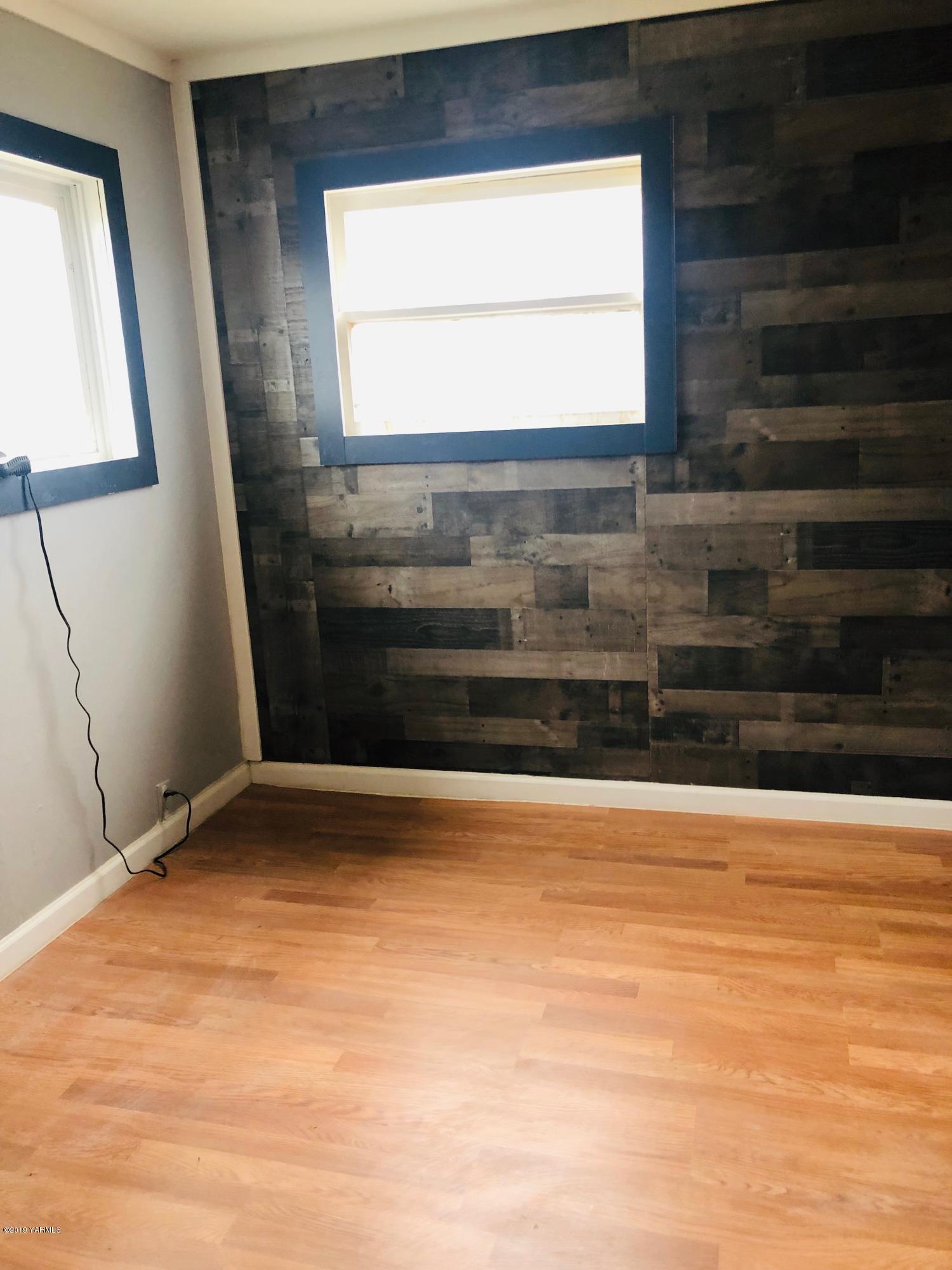 690 Outlook Road Outlook, WA 98938 - Photo 7 of 11 a view of room with window