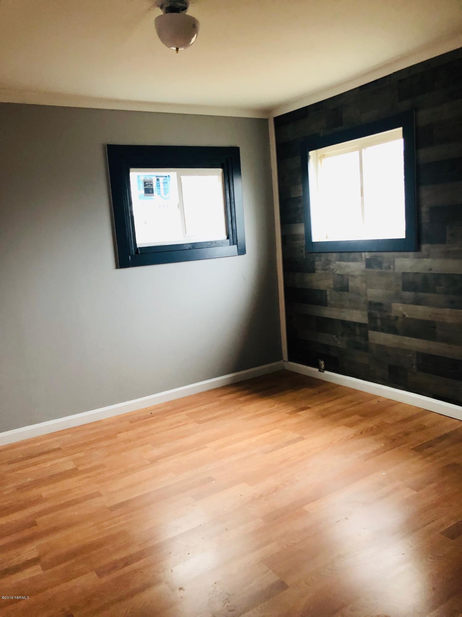 690 Outlook Road Outlook, WA 98938 - Photo 8 of 11 a view of empty room with window