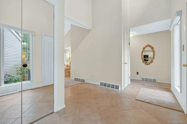 a view of entryway with livingroom