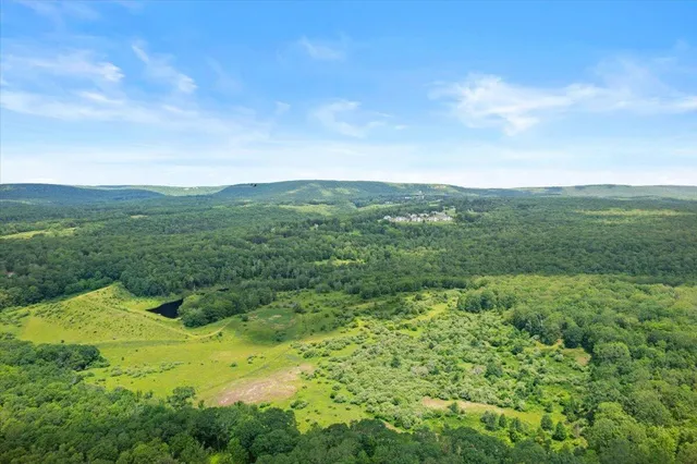 $424,900 | 191 Cedar Lane, Canadensis, PA 18325