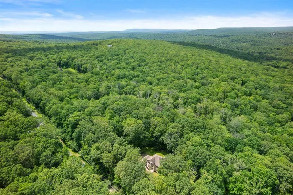 $424,900 | 191 Cedar Lane, Canadensis, PA 18325