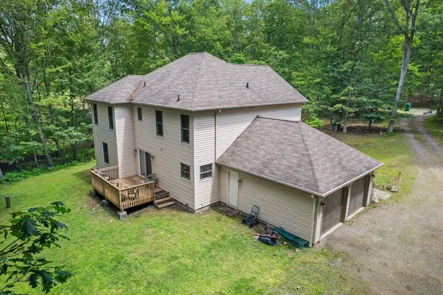 $424,900 | 191 Cedar Lane, Canadensis, PA 18325