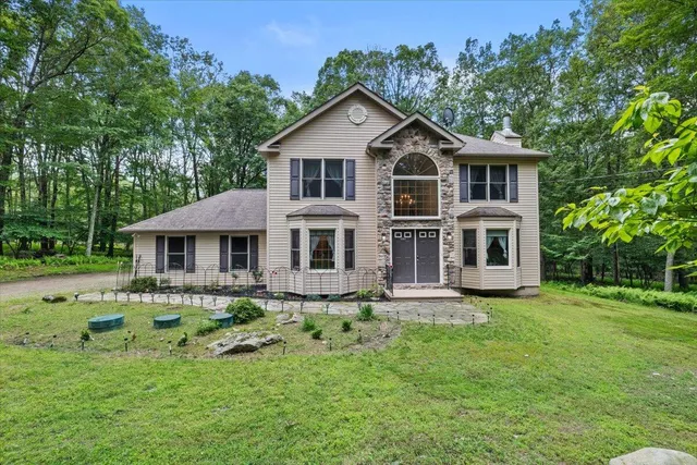 $424,900 | 191 Cedar Lane, Canadensis, PA 18325