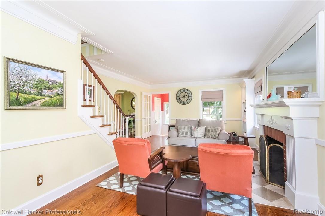 316 Merriweather Road Grosse Pointe, MI 48236 - Photo 15 of 46 007-Living_Room-5853482-medium.jpg